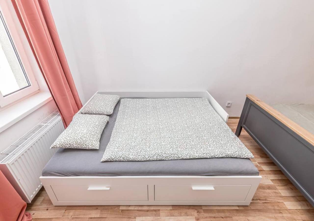Elegance Apartments Прага Экстерьер фото